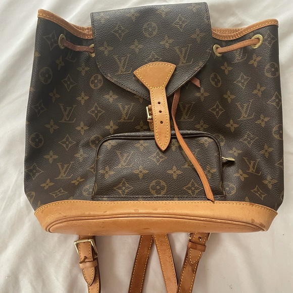 Louis Vuitton Montsouris MM - Picture 1 of 11